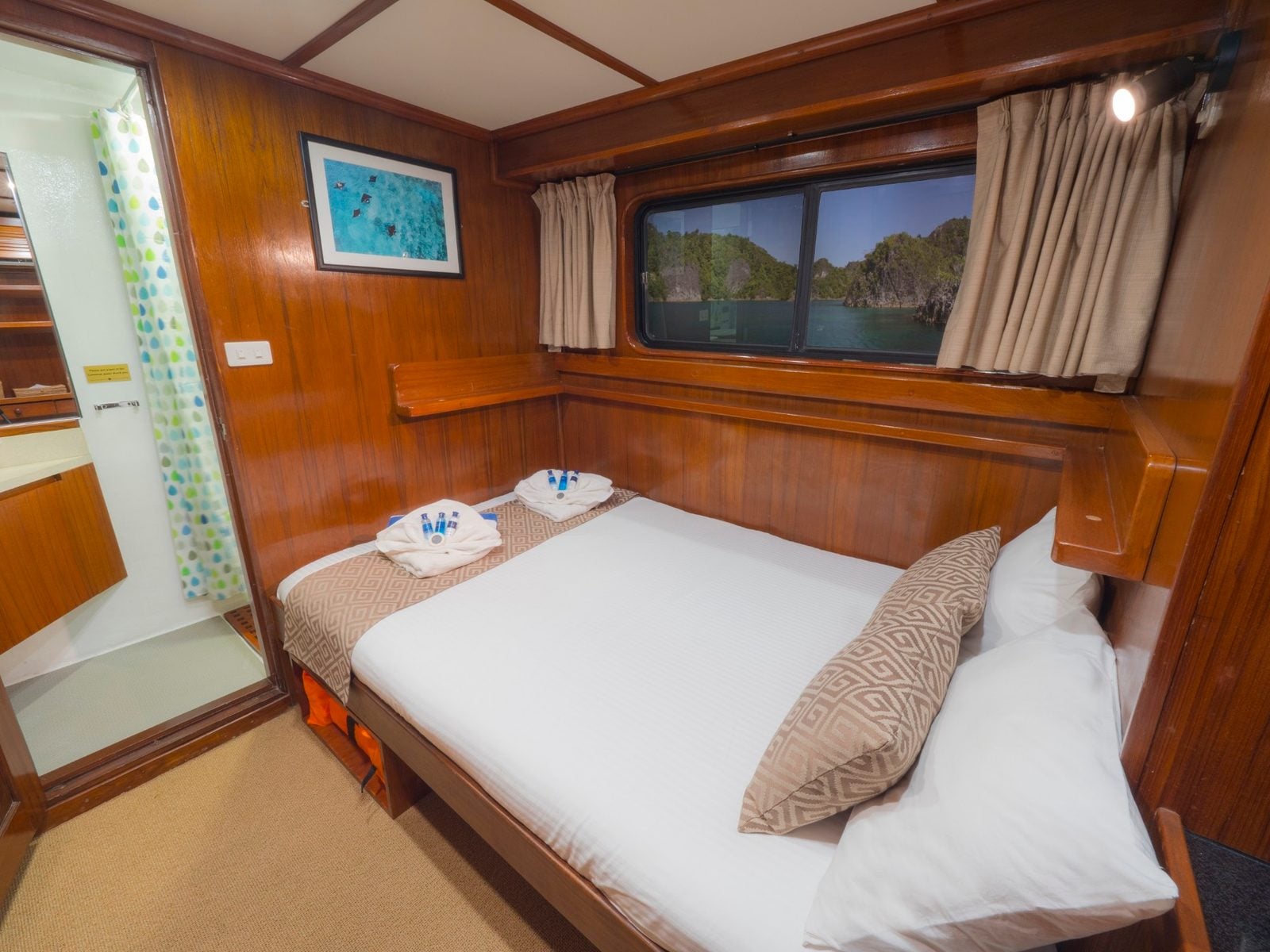Deluxe Cabin cabin aboard Mermaid II liveaboard