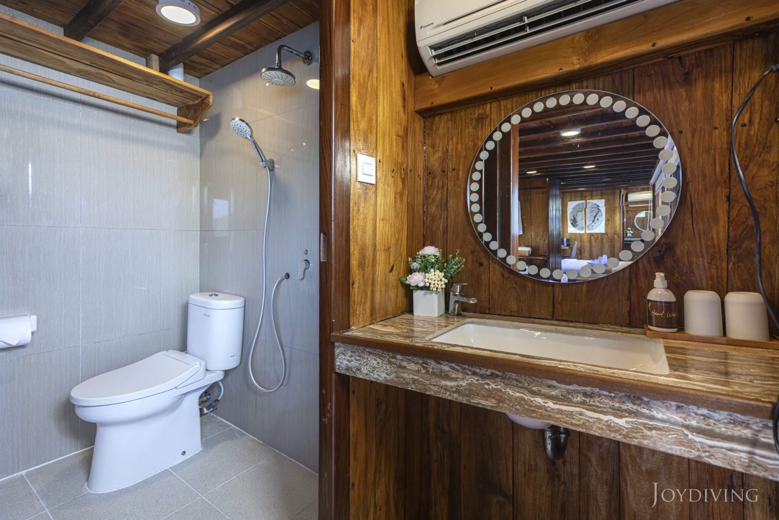 Upper Deck Room cabin aboard Mola Mola 1 liveaboard