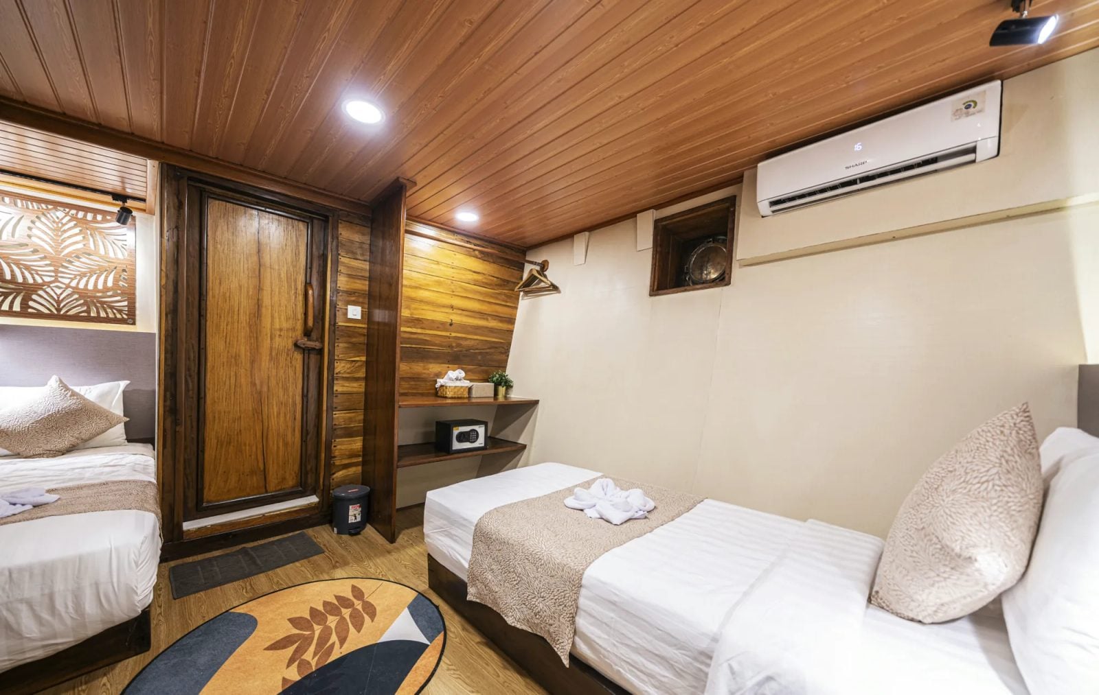 Lower Deck Room cabin aboard Mola Mola 1 liveaboard