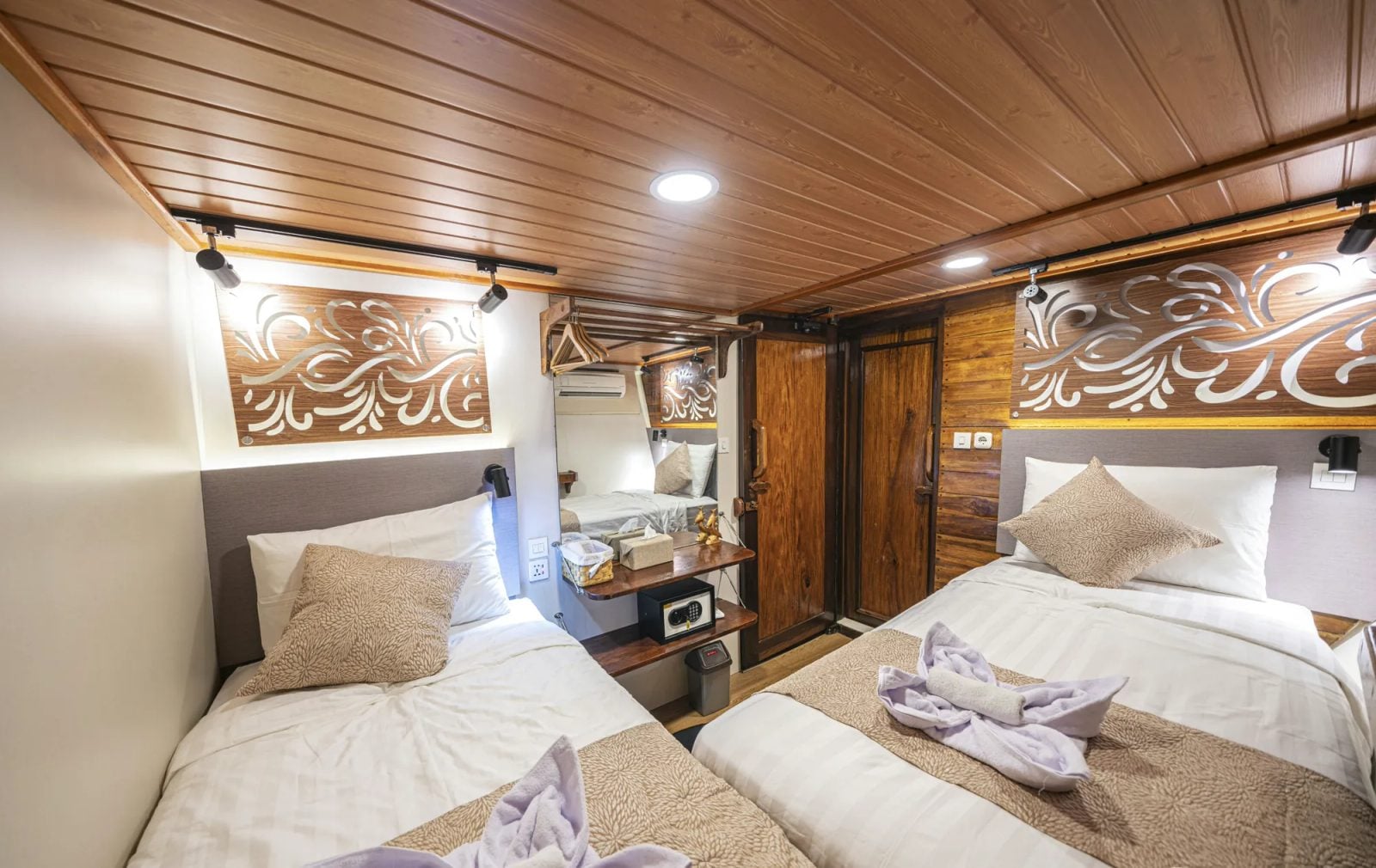 Lower Deck Room cabin aboard Mola Mola 1 liveaboard