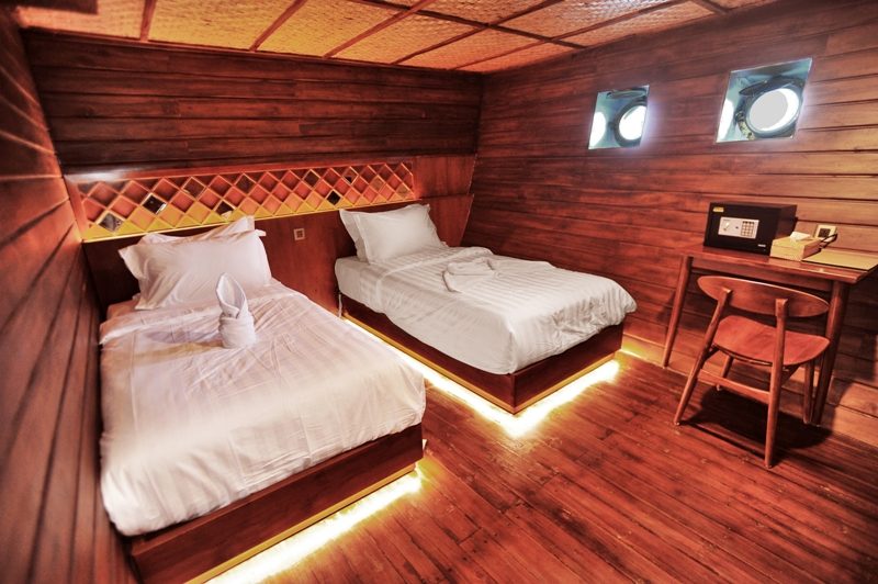 Lower Deck Twin/Double cabin aboard Neomi Cruise liveaboard