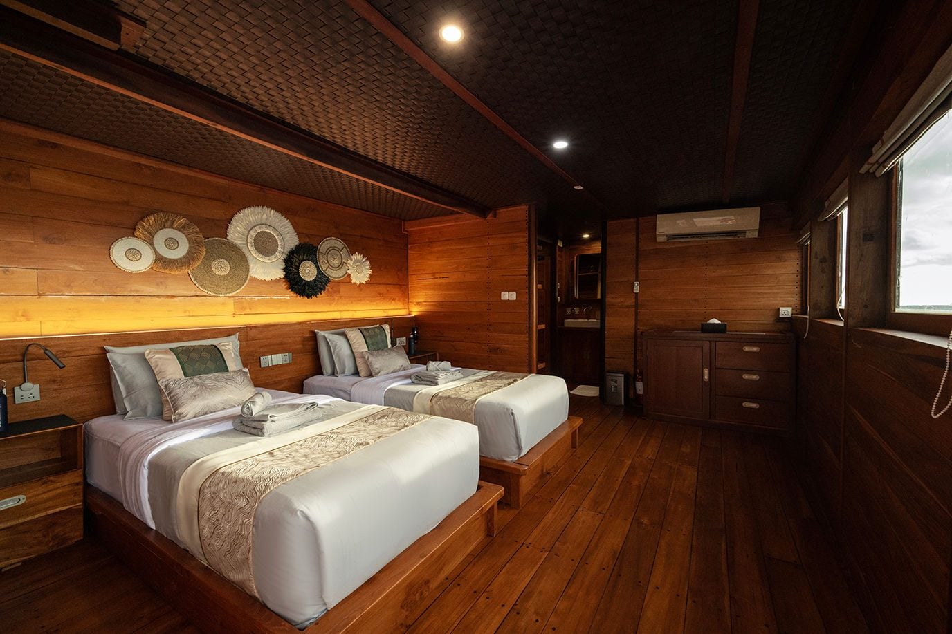 Deluxe Sea View cabin aboard Neptune One liveaboard
