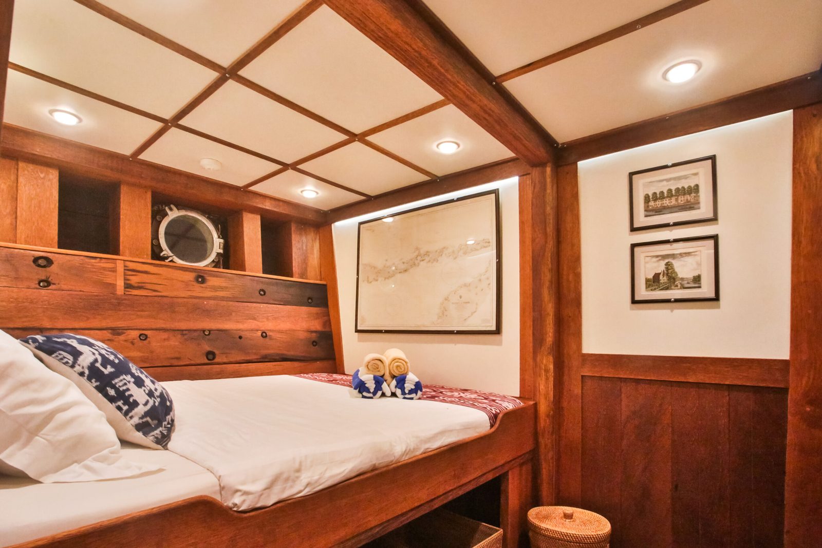 Double Cabin cabin aboard Ombak Putih liveaboard