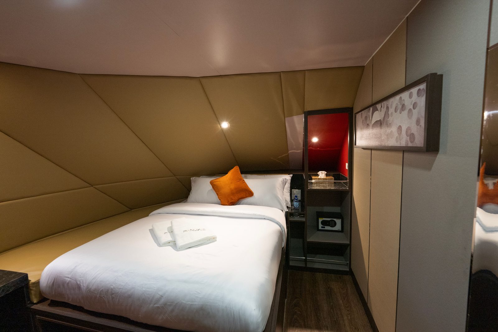 Suite Cabin cabin aboard Panunee liveaboard