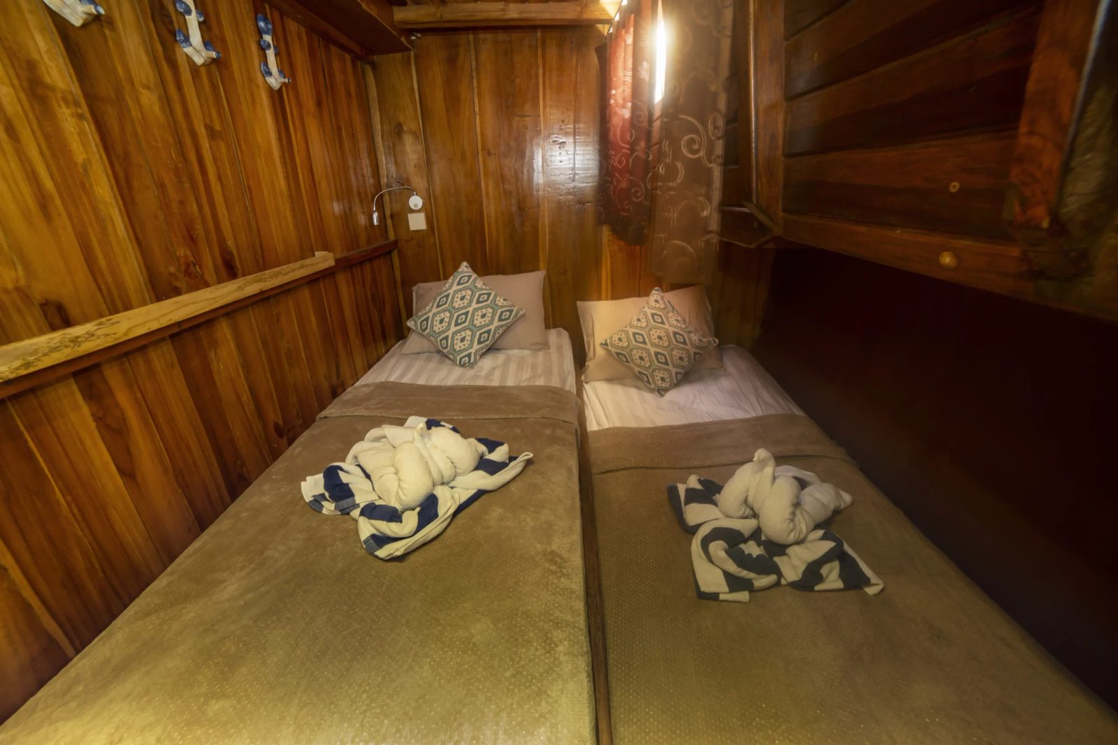 Twin Cabin cabin aboard Queenesia I liveaboard