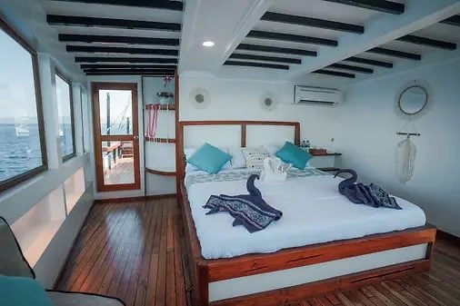 Master Suite cabin aboard Queenesia II liveaboard