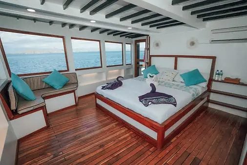 Master Suite cabin aboard Queenesia II liveaboard