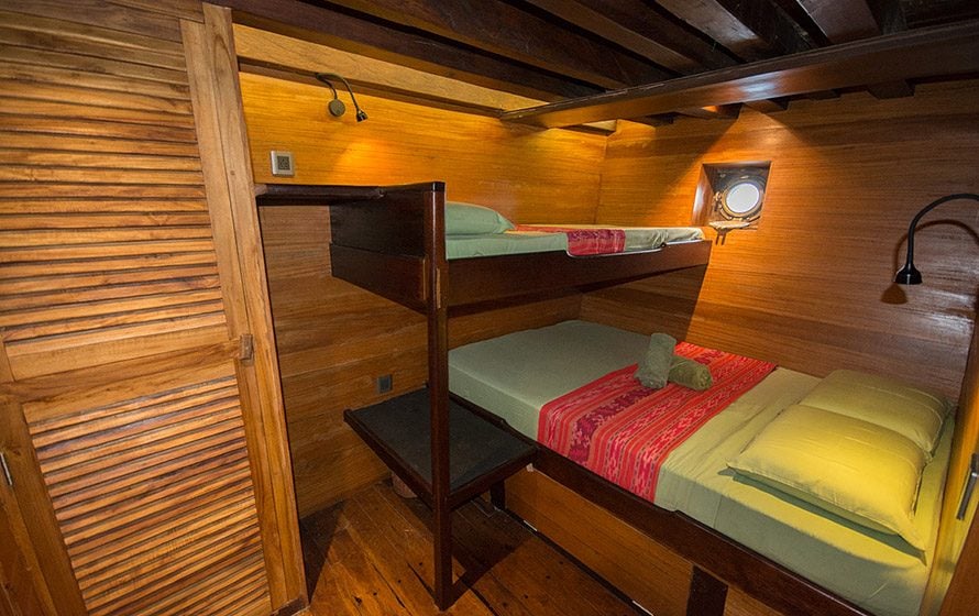 Double Cabin with Single Bunk cabin aboard SMY Ondina liveaboard