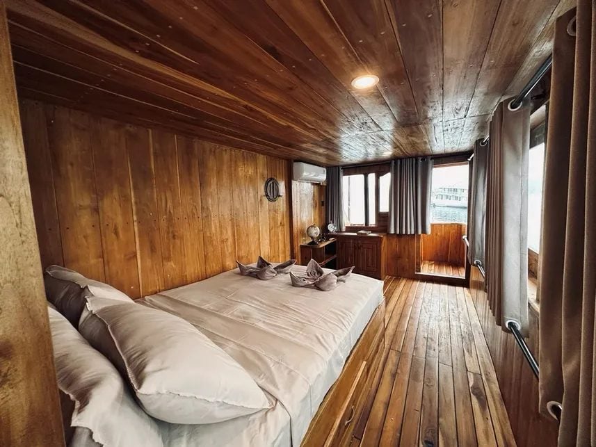 Upper Deck Cabin cabin aboard Shenron liveaboard