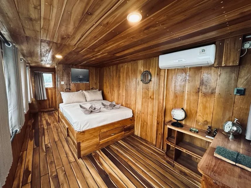 Upper Deck Cabin cabin aboard Shenron liveaboard