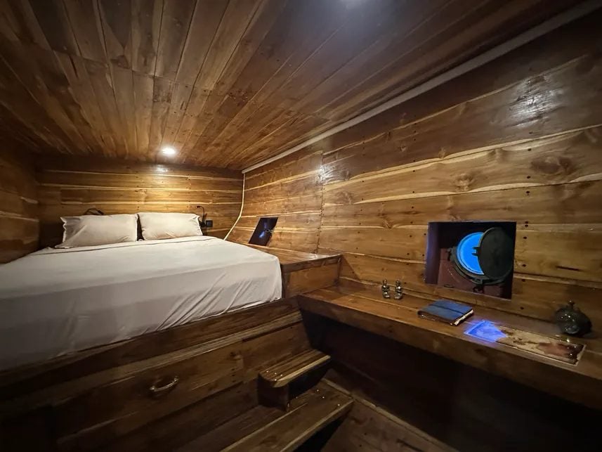 Main Deck Cabin cabin aboard Shenron liveaboard