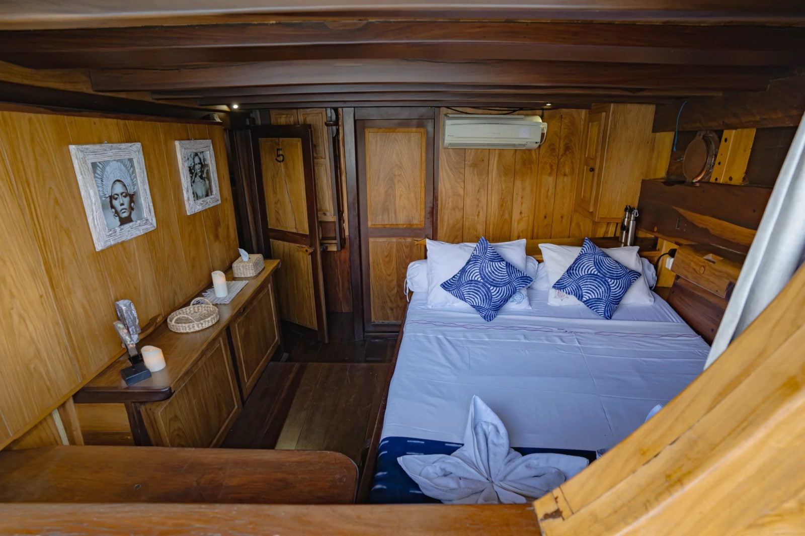 Master Cabin – Sulawesi cabin aboard Teman liveaboard