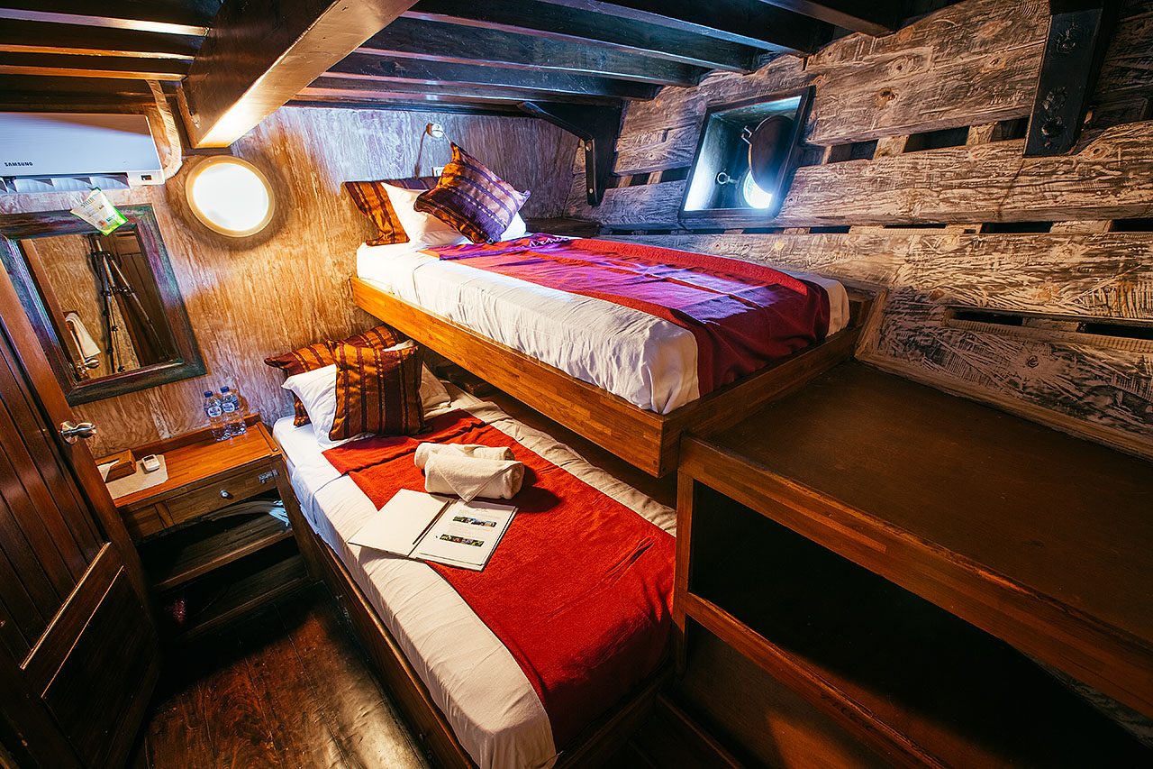Twin State Room cabin aboard The Seven Seas liveaboard