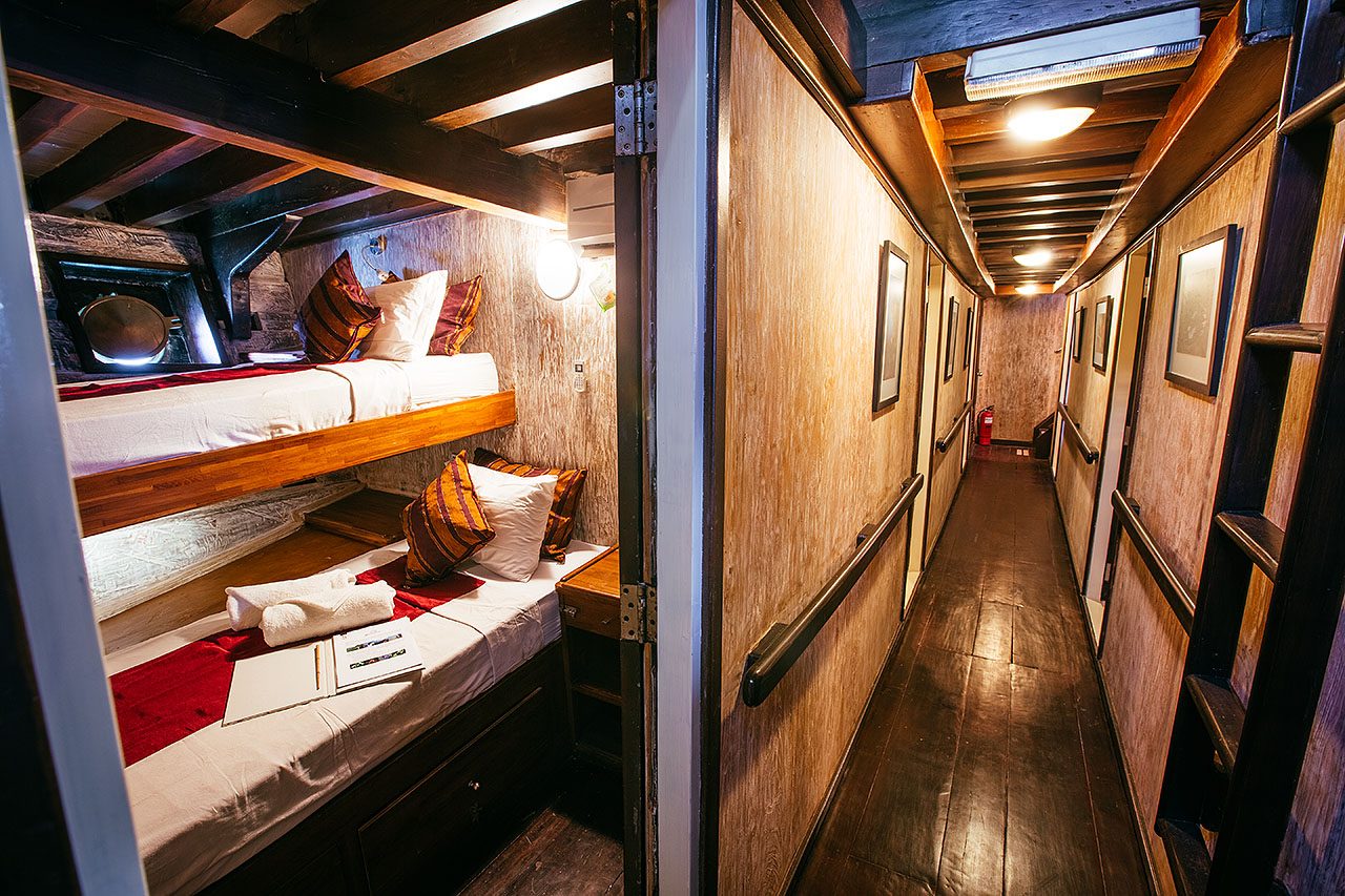 Twin State Room cabin aboard The Seven Seas liveaboard