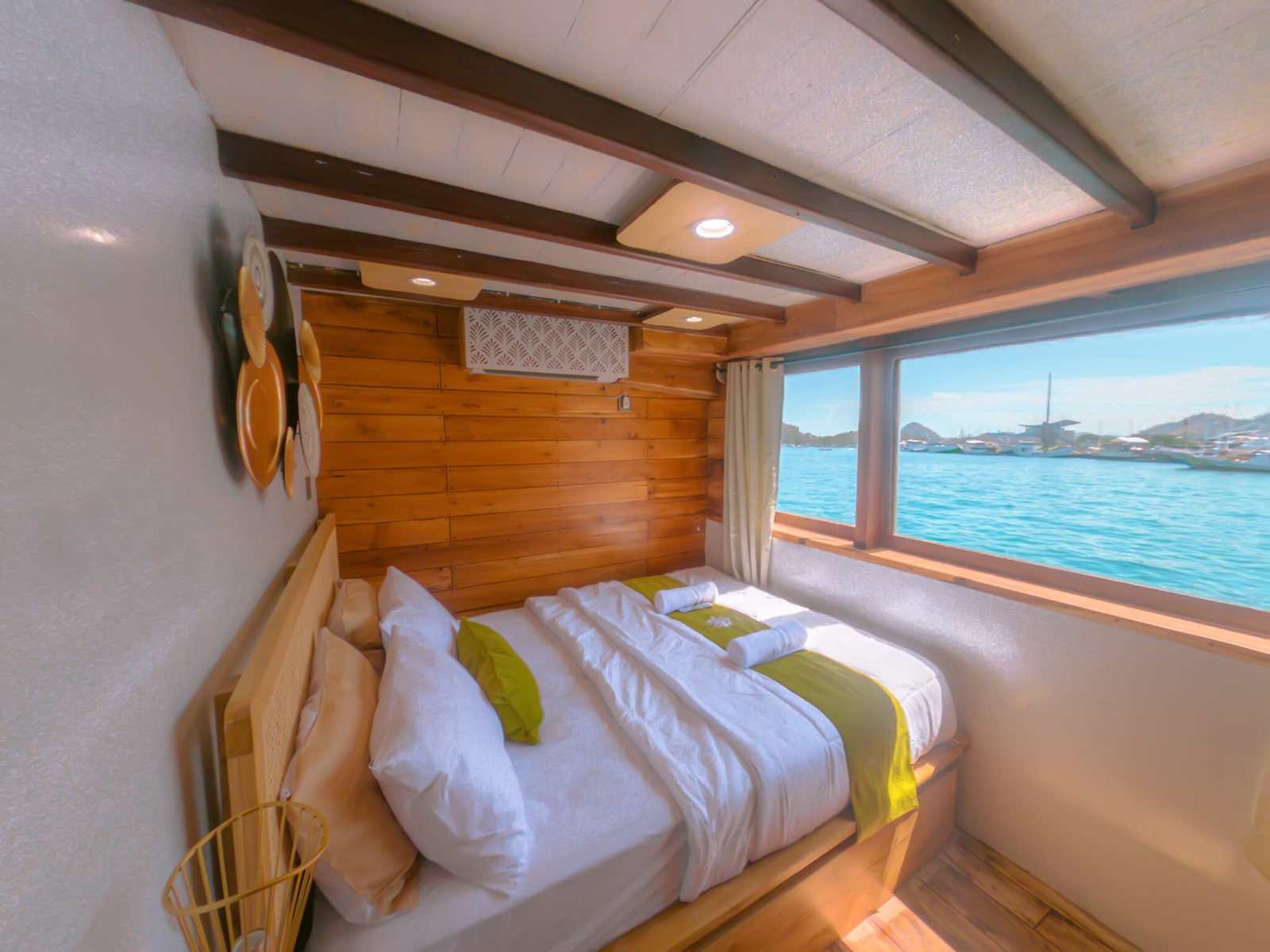 Signature (Main Deck) cabin aboard Yumana liveaboard