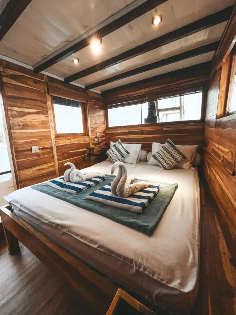 ARAFURU cabin aboard Papiton Lopi liveaboard