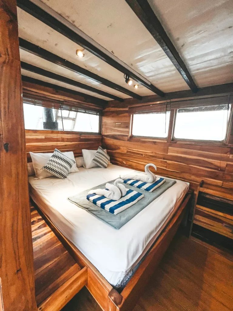 ARAFURU cabin aboard Papiton Lopi liveaboard