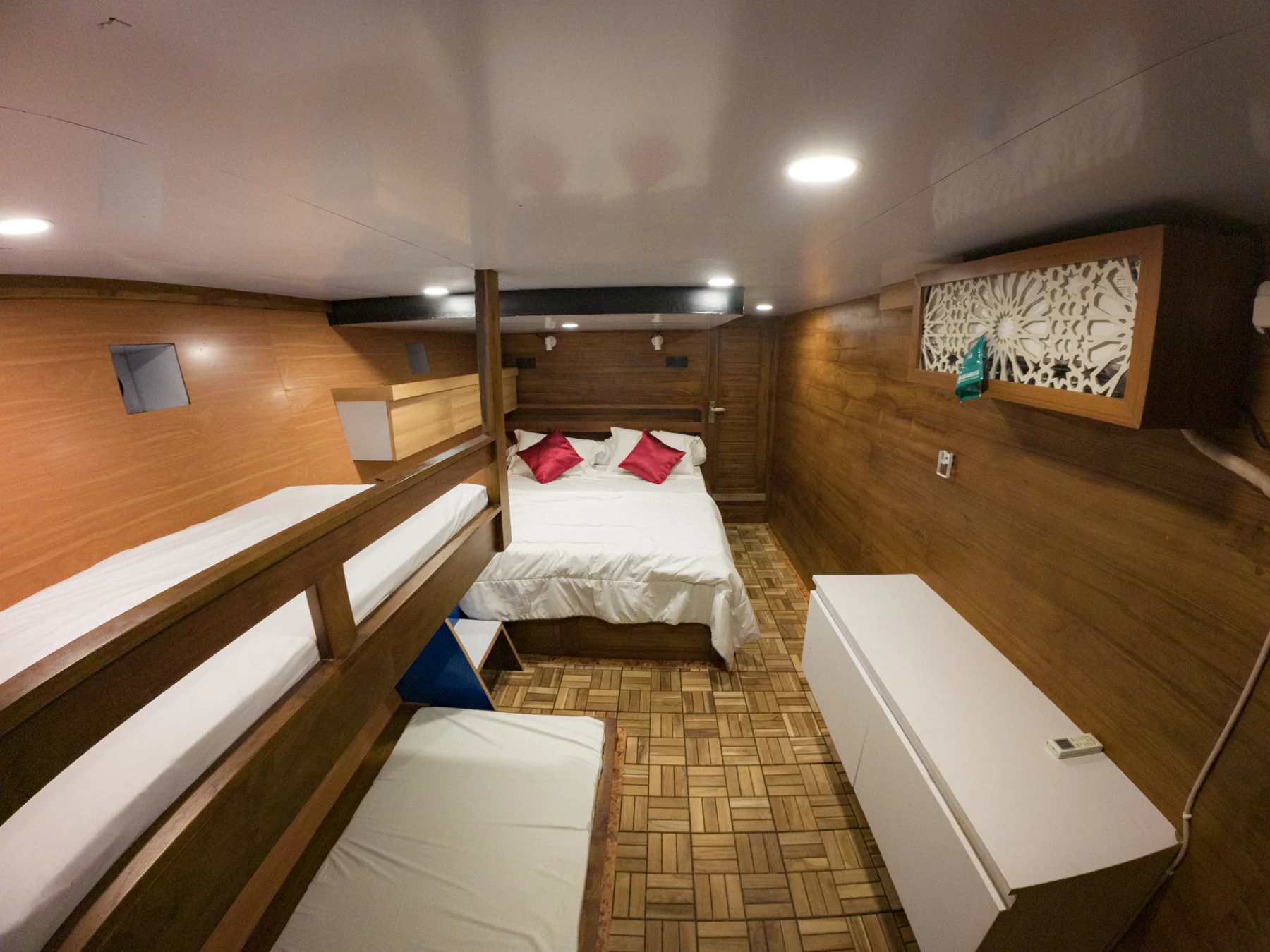 Manta cabin aboard Solana liveaboard