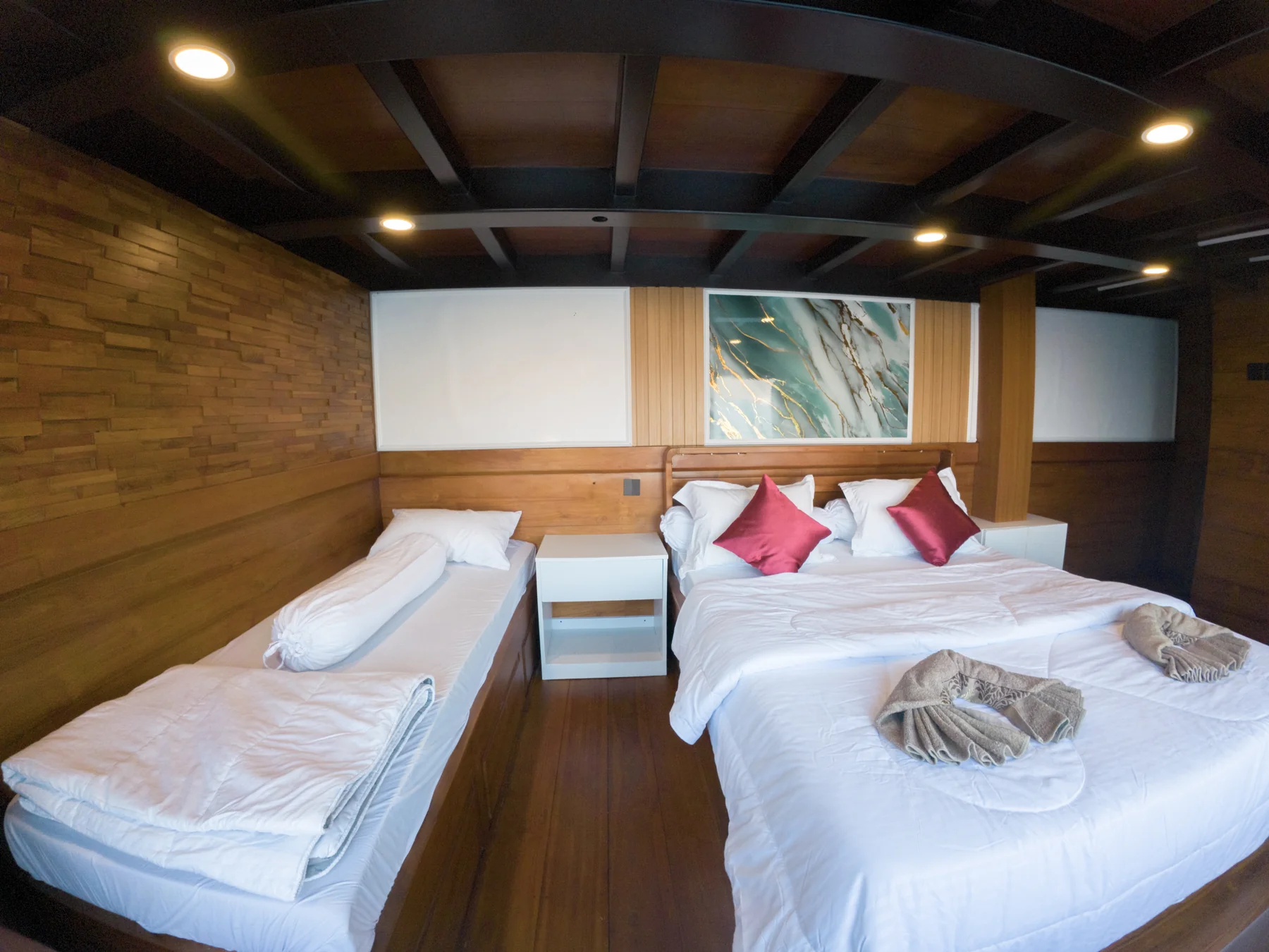 Pink Beach cabin aboard Solana liveaboard
