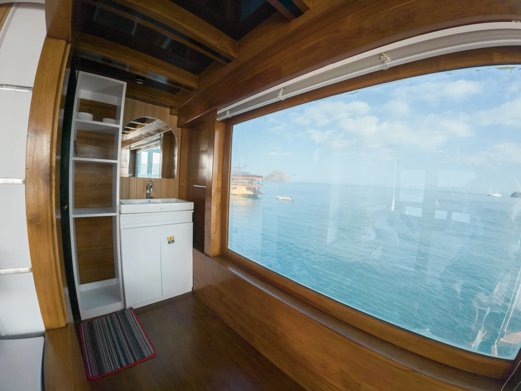 Padar (VIP) cabin aboard Solana liveaboard