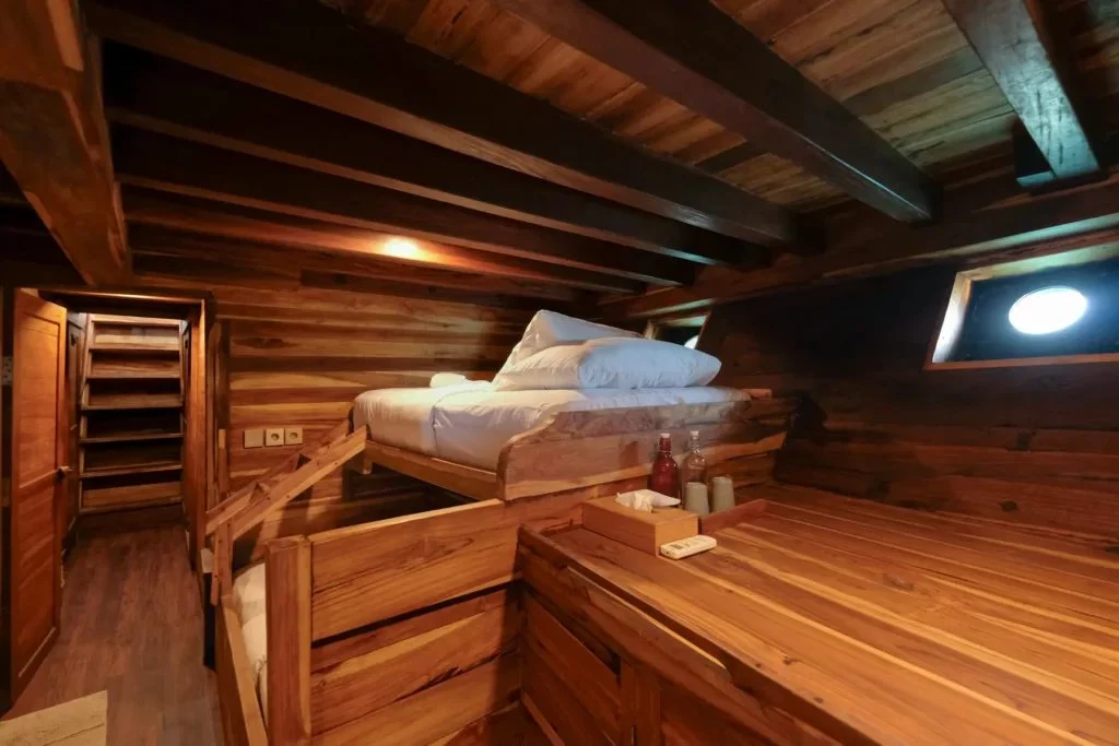 CRYSTAL cabin aboard Cordelia liveaboard