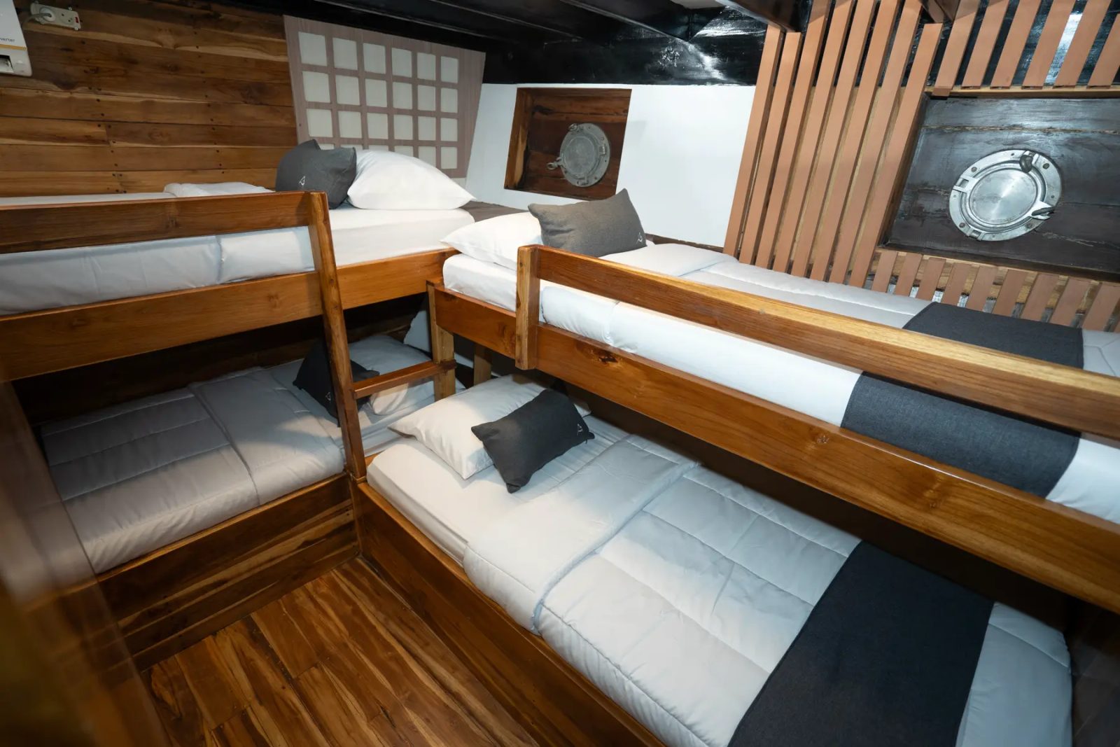 SHARING BUNK BED cabin aboard Andalucia liveaboard