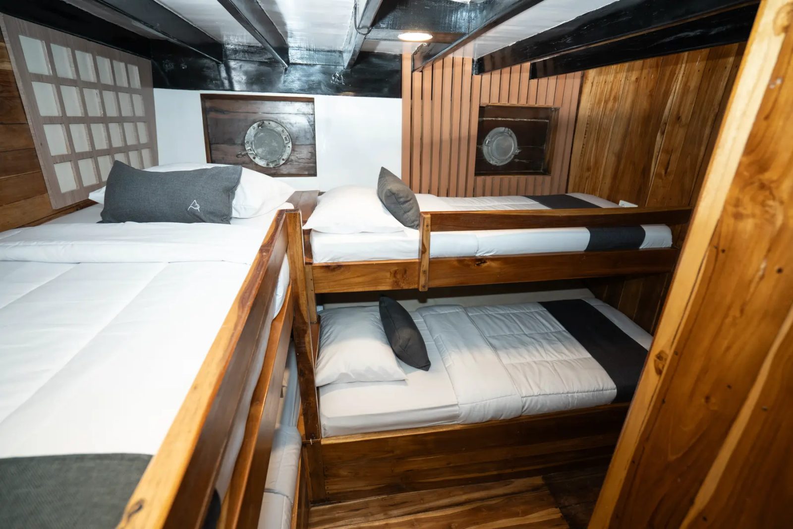 SHARING BUNK BED cabin aboard Andalucia liveaboard